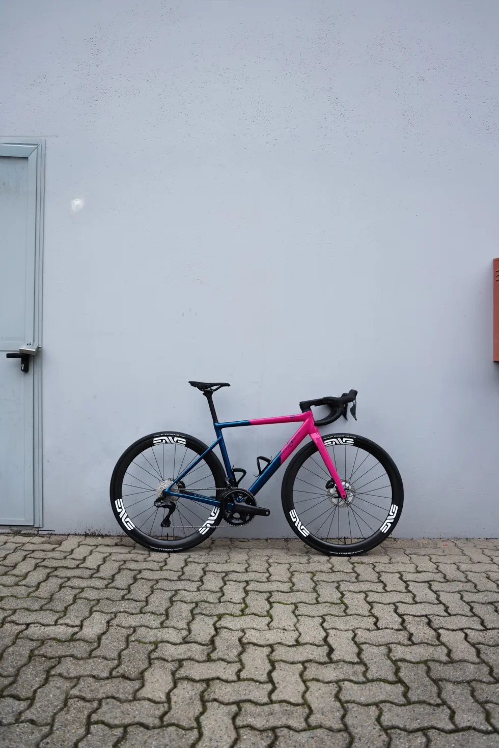 Bisalta Blue Pink realizzazione custom Officine Mattio